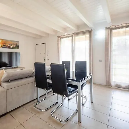 Gardaland_luxury_apartment Pool & Free Parking Ronchi (Veneto)