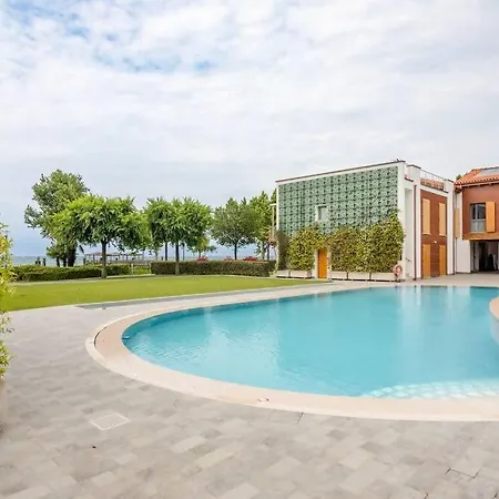 Gardaland_luxury_apartment Pool & Free Parking Ronchi (Veneto)