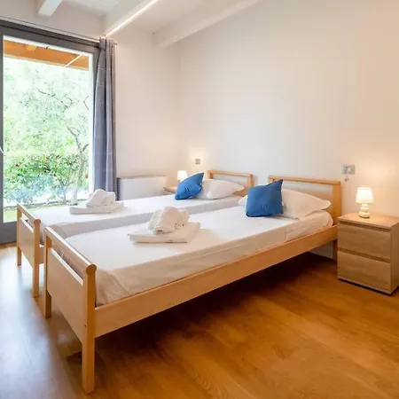 Gardaland_luxury_apartment Pool & Free Parking * Ronchi (Veneto)