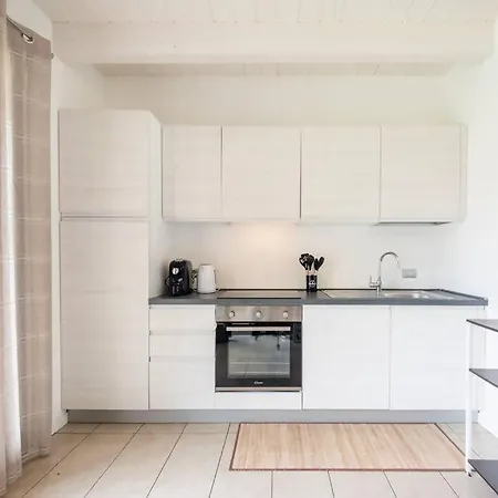 Gardaland_luxury_apartment Pool & Free Parking