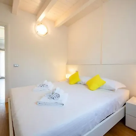 Apartament Gardalandluxuryapartment Pool & Free Parking Ronchi (Veneto)